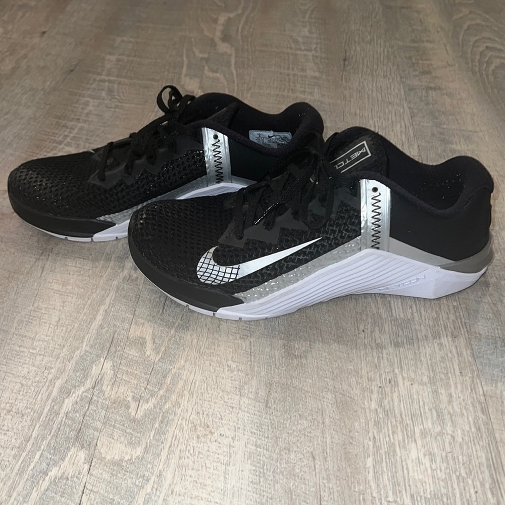 Nike metcon training shoes size 8